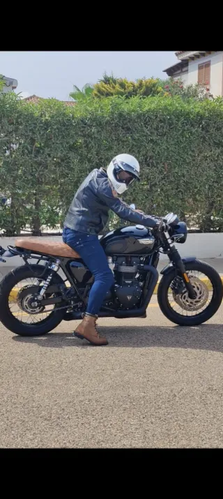 Triumph Bonneville T120 Black