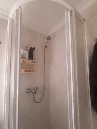 Habitación TV y internet y fácil aparcamiento