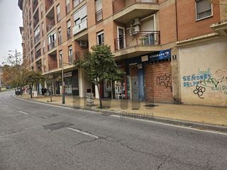 Local comercial en venta en Renfe - Bulevar 1º y 2º Fase en Jaén