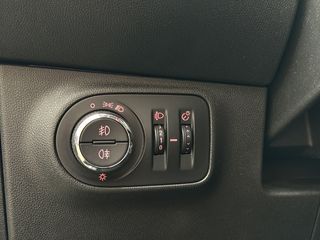 Opel Corsa 1.4 Business 66 kW (90 CV)