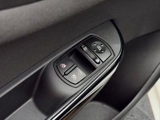 Opel Corsa 1.4 Business 66 kW (90 CV)