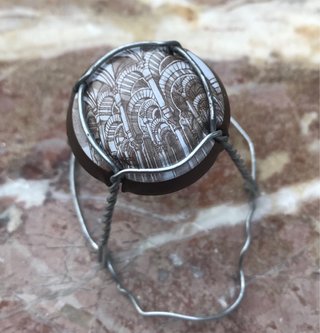 Lote 8 chapas de cava con monumentos
