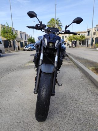 Yamaha MT-07 Limitada Gris/Roja