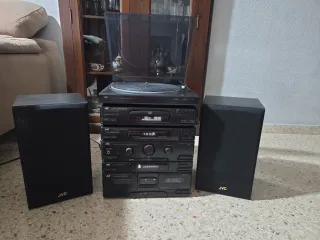 Equipo de música JVC con tocadiscos