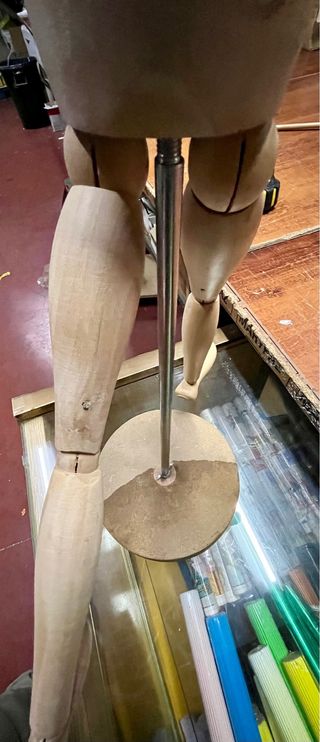 Maniquí femenino articulado de madera de 66cm