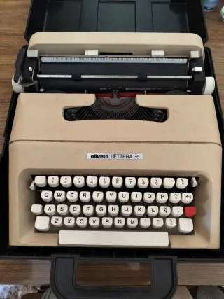 Máquina de escribir Olivetti Lettera 35