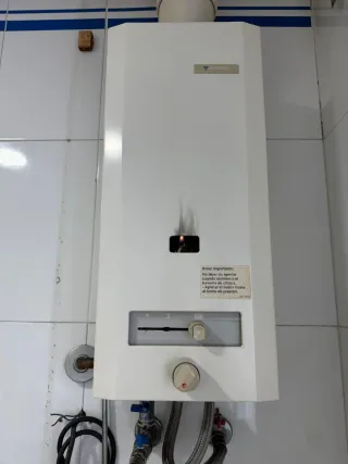 Termo de agua Junkers 6 litros.