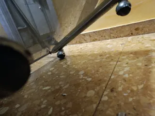 Mesita auxiliar cristal y metal