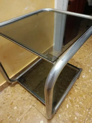 Mesita auxiliar cristal y metal