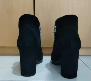 Stivaletti neri con tacco