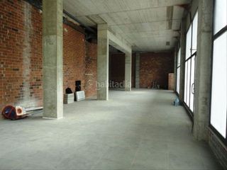Local comercial en alquiler en Porta en Barcelona