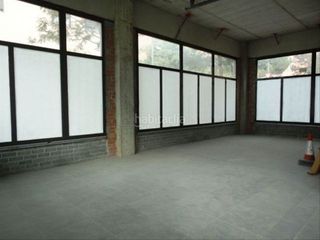 Local comercial en alquiler en Porta en Barcelona