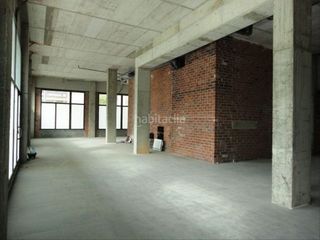 Local comercial en alquiler en Porta en Barcelona