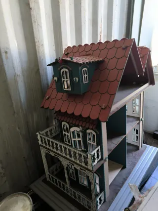 Casa de muñecas de madera