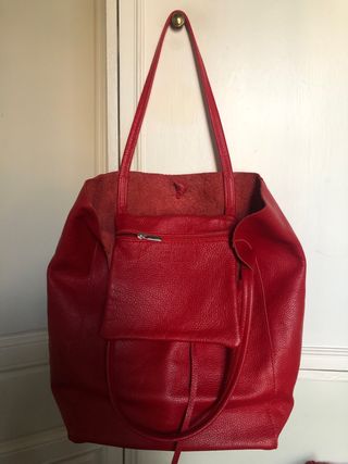Bolso de piel rojo