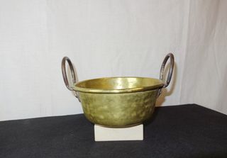 Perol antiguo de latón con asas