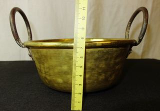 Perol antiguo de latón con asas