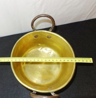 Perol antiguo de latón con asas