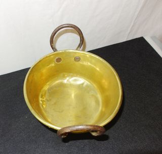 Perol antiguo de latón con asas