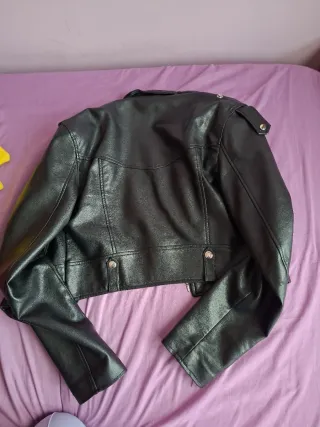 Chaqueta cuero Bershka negra