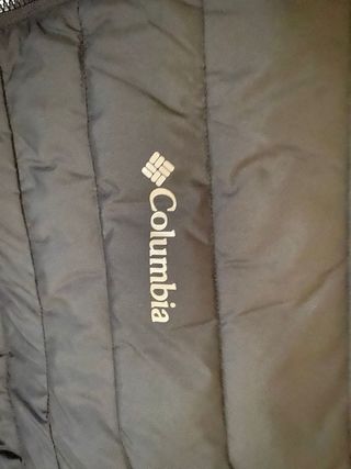 Chaqueta Columbia Negra con Capucha