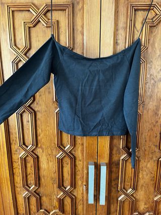 Camiseta hombros descubiertos Zara