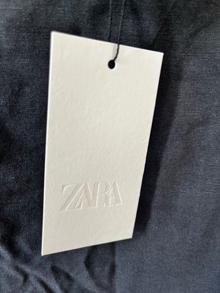 Camiseta hombros descubiertos Zara