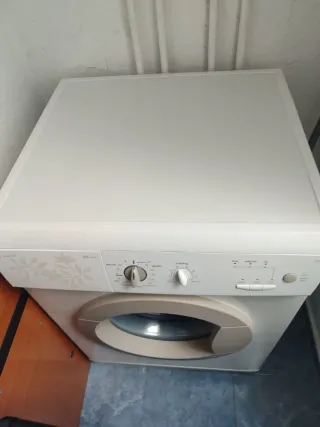 Lavadora blanca