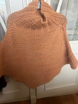 Poncho tejido a mano naranja