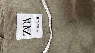 Chaqueta Zara verde oliva con capucha