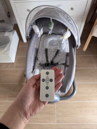 Hamaca bebé mecedora con mando