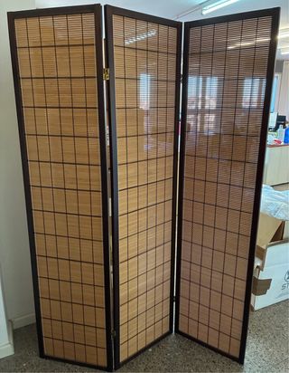 Biombo de bambú y madera