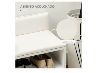 Banco zapatero con asiento y estante.