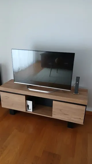Mesa TV 140cm + TV LG 42