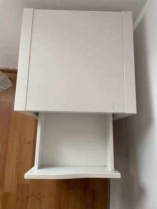 Mesita de noche / Mueble auxiliar beige