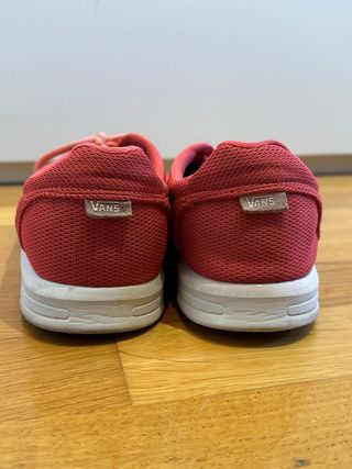Zapatillas Vans color Coral