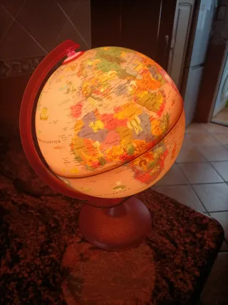 Lámpara Globo Terráqueo Infantil Rosa