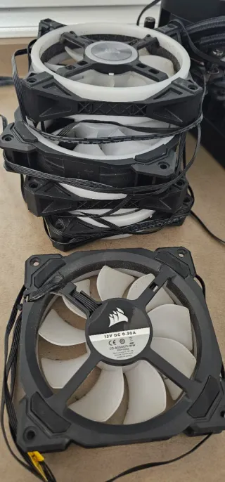 9 Ventiladores Corsair LL120 RGB