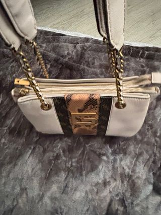 Bolso Guess Blanco y Dorado