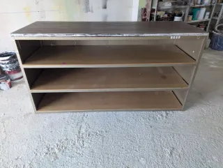 Mostrador de tienda gris