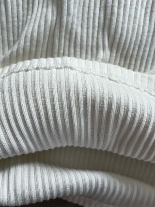 Jersey Zara canalé cuello alto blanco