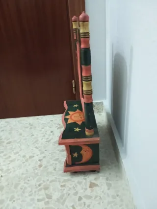 Precioso mini tocador decorado sol y luna.