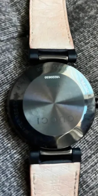 Orologio Gucci con cinturino a righe