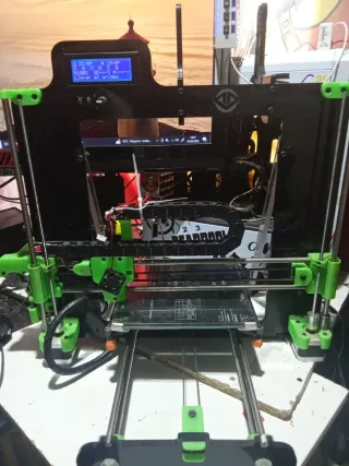 Impresora 3D Negra y Verde