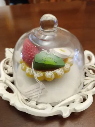 Vassoio con cupola e candela torta