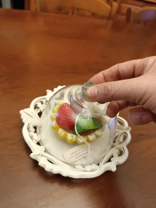 Vassoio con cupola e candela torta