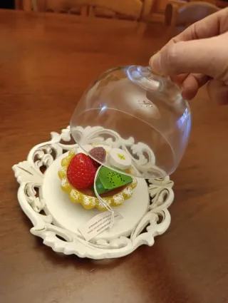 Vassoio con cupola e candela torta