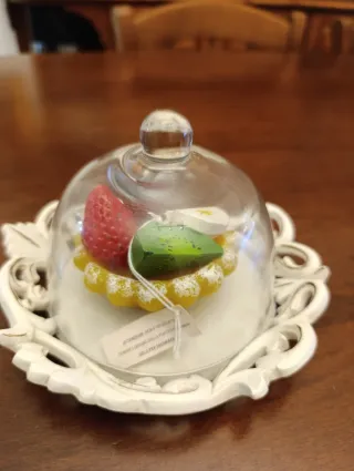 Vassoio con cupola e candela torta