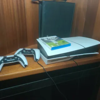 PlayStation 5 con 2 mandos
