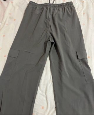 Pantalón Cargo Stradivarius Gris